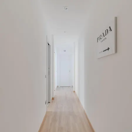 Guesthost - Modern Flat In Vigentino Milano
