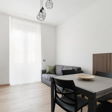 Guesthost - Modern Flat In Vigentino * Milano