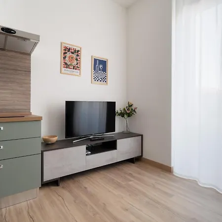 Guesthost - Modern Flat In Vigentino Daire