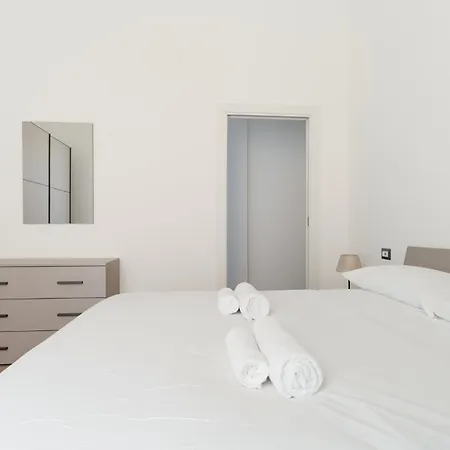 Guesthost - Modern Flat In Vigentino *