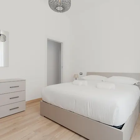 Guesthost - Modern Flat In Vigentino Daire