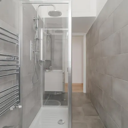 Guesthost - Modern Flat In Vigentino *